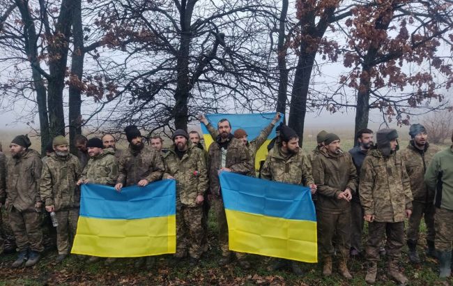 Защитники Бахмута и граждане США. Украина вернула из плена еще 64 бойца