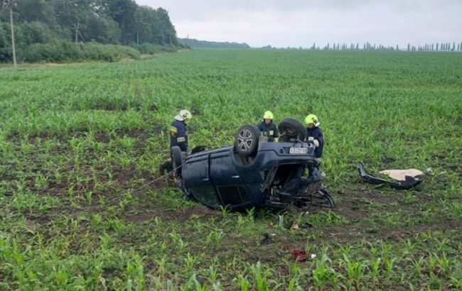 В Кіровоградській області перекинулось авто: одна людина загинула, п'ятеро поранені