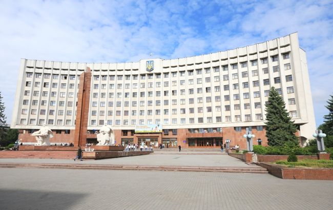 В Ивано-Франковске проверяют минирование здания ОГА. Всех эвакуировали, - СМИ