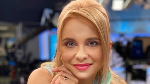 Свести общение к минимуму: соблазнительная Ребрик оголила спину и заговорила о счастье