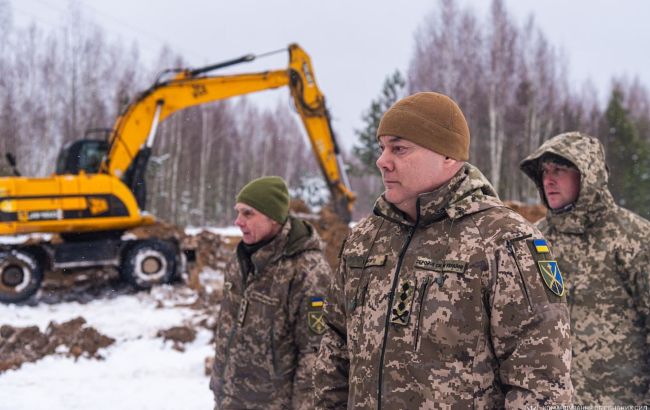 На северной границе строят мощную систему инженерных заграждений. Наев показал видео