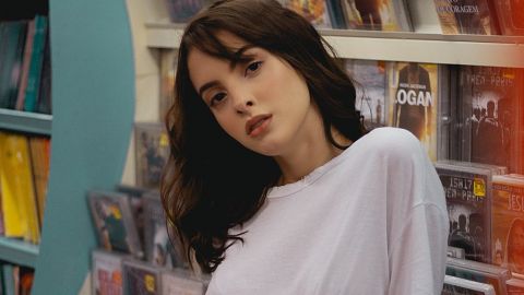 Як обіграти білу футболку: стиліст поділилася хитрощами для модниць