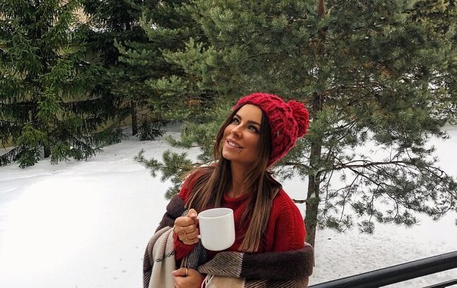 "Одна в зале?" Ани Лорак без макияжа озадачила новым фото