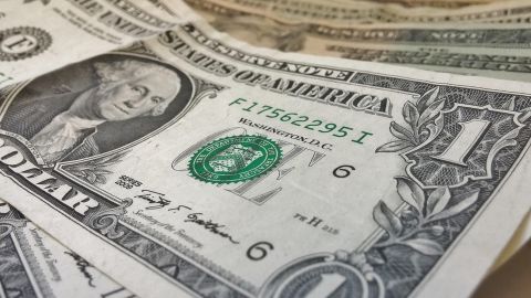 НБУ повысил курс доллара