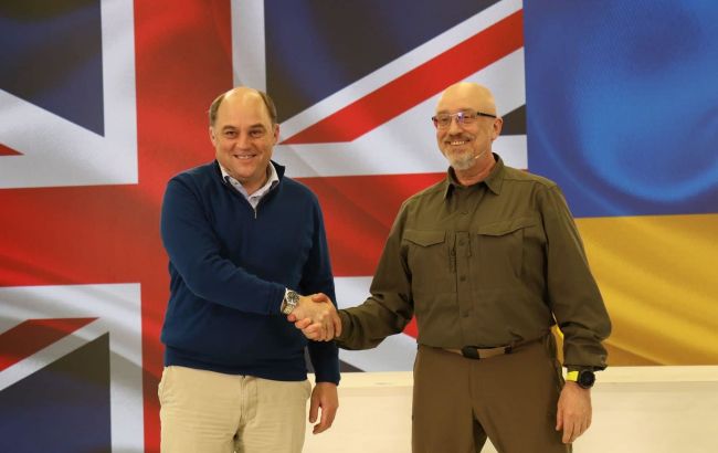 Міністр оборони Британії у Києві: Путін має усвідомити, що не зможе перемогти у війні