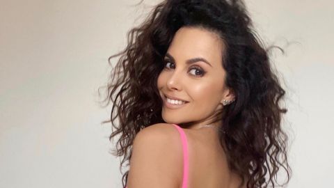 Огонь! Горячая Настя Каменских взбудоражила фото топлес из ванной