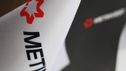 "Метинвест" ждет "зеленый коридор", чтобы завезти гуманитарную помощь в Мариуполь