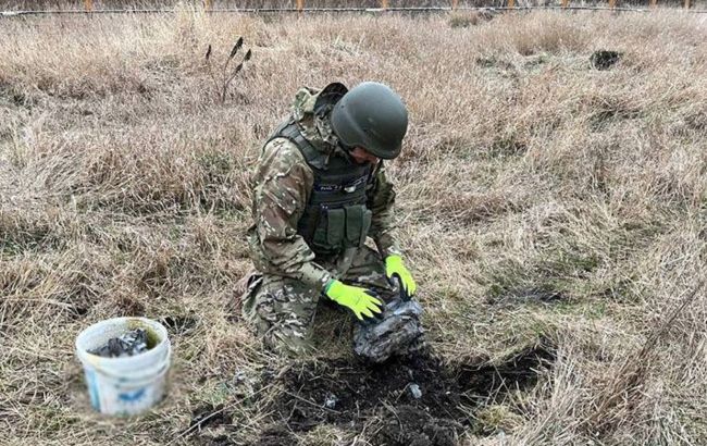 В Соломенском районе Киева изъяли боевую часть российской ракеты (фото)