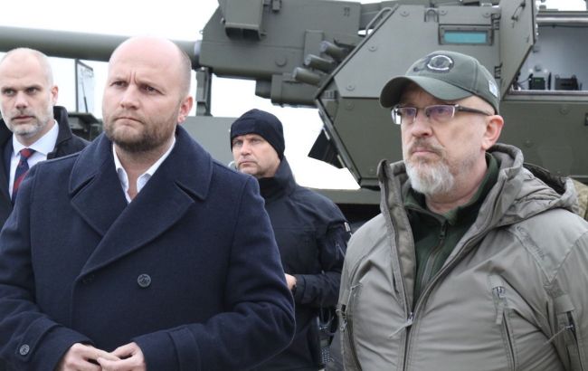 Резников провел переговоры с главой Минобороны Словакии: что обсудили