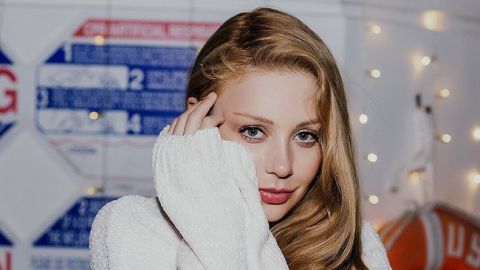 Нежная русалка: Тина Кароль заворожила чувственным фото на берегу океана