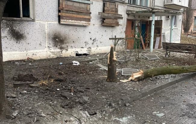 Росіяни атакували житловий квартал у Кураховому: є постраждала