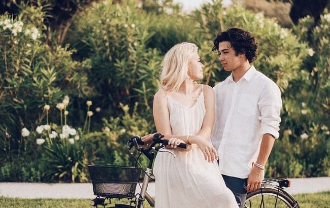 Сплошная романтика: дочь Веры Брежневой отправилась с любимым в Париж