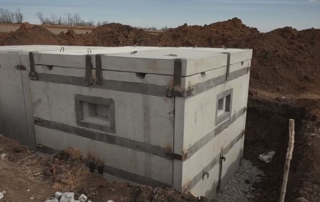 Выдерживает попадание 155-мм снарядов. В ВСУ показали достроенное оборонительное сооружение (видео)