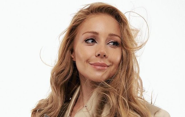 Тина Кароль очаровала воздушным платьем от украинского дизайнера