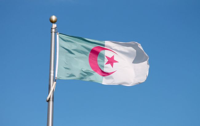 Алжир возобновляет работу посольства в Киеве