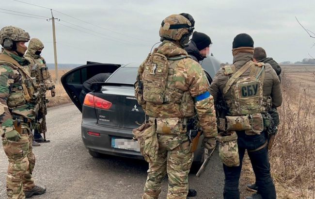 В Сумской области выявили группу, которая "конвертировала" награбленные россиянами гривны в рубли