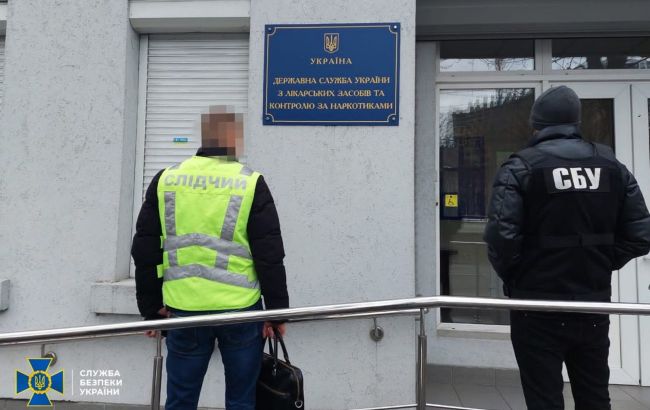 Посадовець Держлікслужби отримав підозру за ввезення фальсифікату в Україну