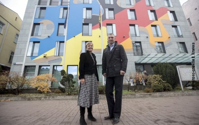 Кличко с послом Германии в Украине презентовали художественную композицию, созданную художниками двух стран