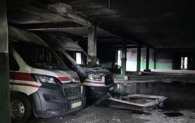 В Краматорске произошел пожар в медучреждении: сгорело десять "скорых"