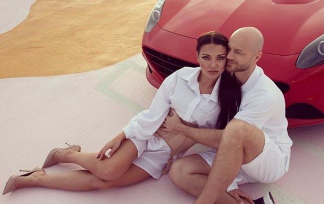 Зустрілися очима: Влад Яяма з дружиною зворушили зізнанням в осбливу для них дату