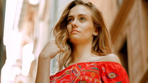 Стильный верх для прохладного лета: стилист предложила топ вариантов