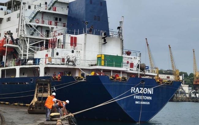 Первое судно с украинским зерном разгружают в Сирии, - Reuters