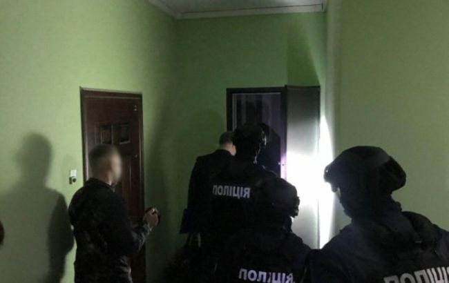 Нацполіція викрила шахраїв, які вимагали гроші у посадовців