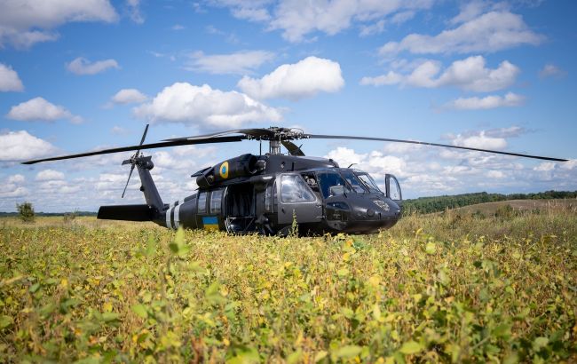 Україна отримала вертоліт Black Hawk від чеських волонтерів