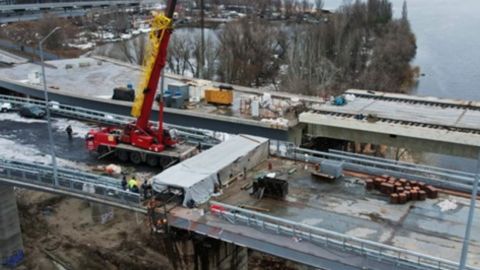 Вантовий міст у Запоріжжі можуть відкрити у січні: уже монтують деформаційні шви