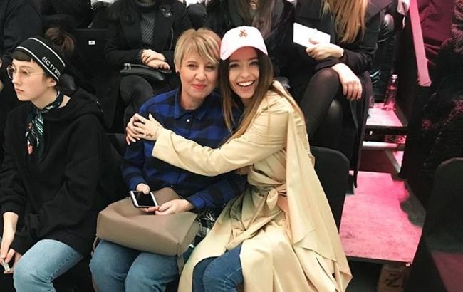 "Летимо у важливій справі": Надя Дорофєєва заінтригувала рідкісними кадрами з мамою