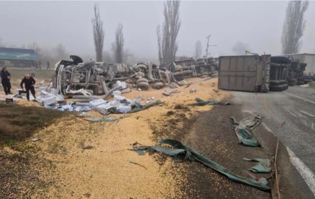 На трасі Одеса-Рені відбулись одразу дві аварії: рух ускладнено (фото)