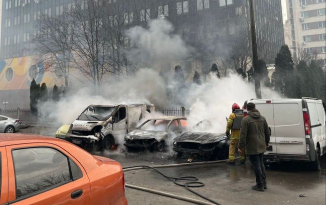 Утренний обстрел Киева: уже трое пострадавших, фото последствий