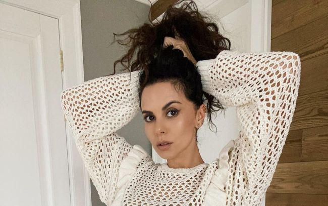 Обожаю! Каменских в облегающем комбинезоне призналась, без чего не может прожить и дня