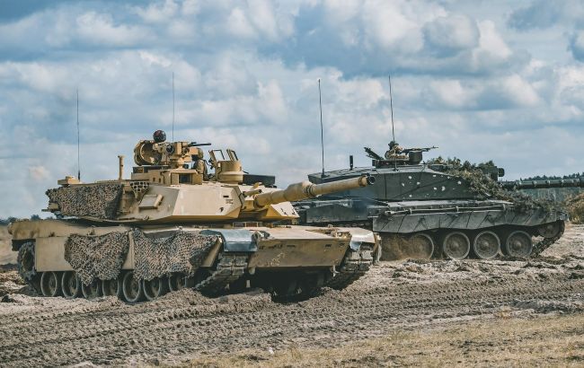 Польша укрепит восточную границу танками Abrams и вертолетами Apache, - глава Минобороны