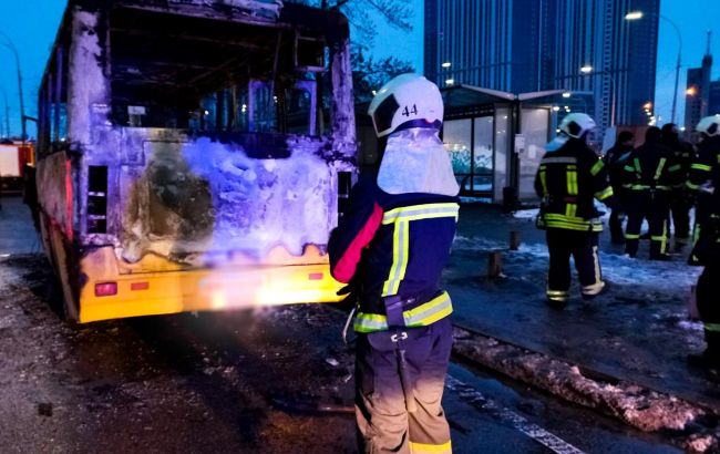 В Києві спалахнула маршрутка (фото)