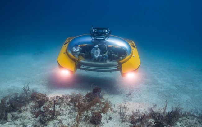 Представлена прозрачная подводная лодка-пузырь для круизов по дну морей и океанов (видео)