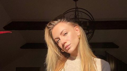 Нікітюк в топі здивувала шанувальників і нарвалася на компліменти: "розумниця і красуня"