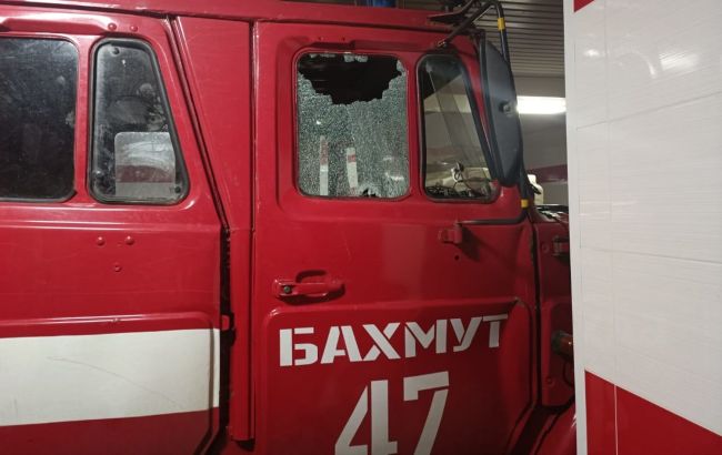 Россияне ударили по пожарной части в Бахмуте, три человека пострадали