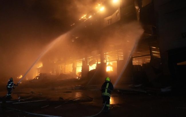 Ракетний удар під Одесою: троє людей поранені, одна людина зникла безвісти