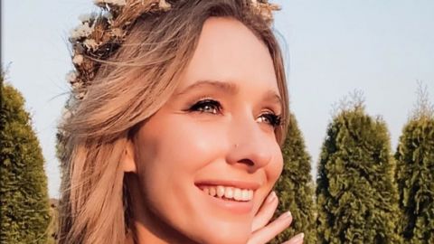 Катя Осадча засвітила декольте в чудовому вбранні і розкрила секрет свого гардеробу