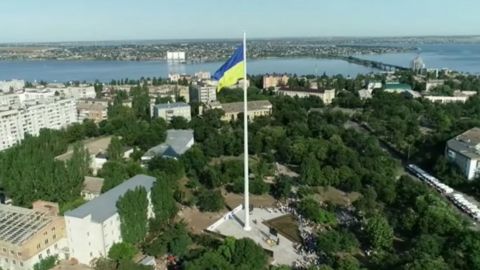 У Миколаєві відкрили 72-метровий флагшток з використанням особливого архітектурного рішення