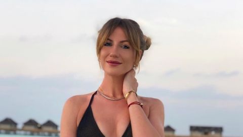 Леся Нікітюк в "пітоновому" купальнику влаштувала спекотні танці біля басейну