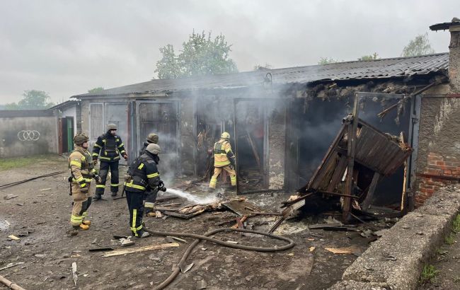 Окупанти зранку з РСЗВ вдарили по центру Куп'янська: почалися пожежі