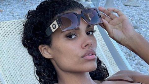 Тіна Кунакі поділилася відвертими пляжними фото в бікіні: Венсану пощастило