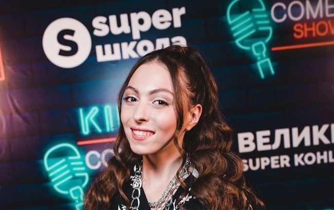 Самая красивая на вечеринке: дочь Оли Поляковой сорвала овации фото в вечернем платье