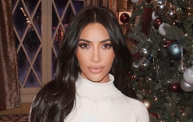 Справжня ідилія: Кім Кардашьян розчулила різдвяним сімейним фото