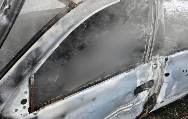 Російські війська обстріляли автостоянку підприємства в Херсоні: є жертви та поранений