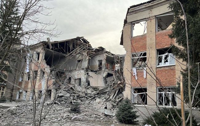 Росіяни вдень обстріляли Куп'янськ. Зруйновано автотранспортний коледж