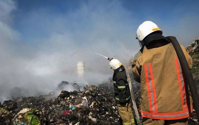 У Миколаївській області сталася пожежа на сміттєзвалищі площею понад 1 гектар
