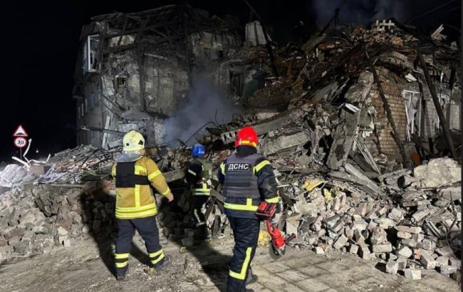 РФ вночі масовано вдарила по Донбасу: багато поранених, серед них діти, люди під завалами